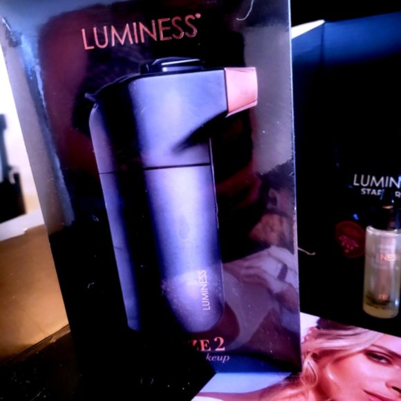 LUMINESSE Air Brush & Makeup Kit & more... - Picture 2 of 5